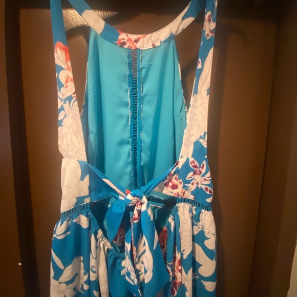 Women’s Halter Neck Floral print dress. Worn just once - Picture 3 of 6